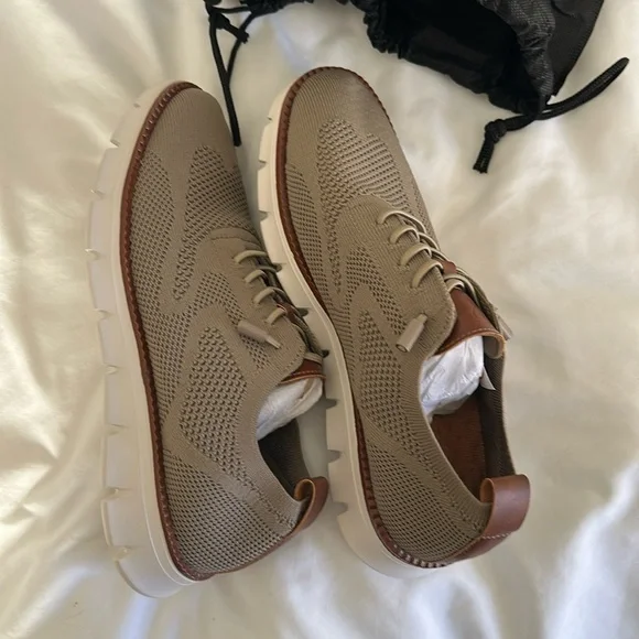 Brand new! Never worn. Mens casual shoes mens gucci shoes ,size 10 ,brand new, Never Worn, with box  main image 2